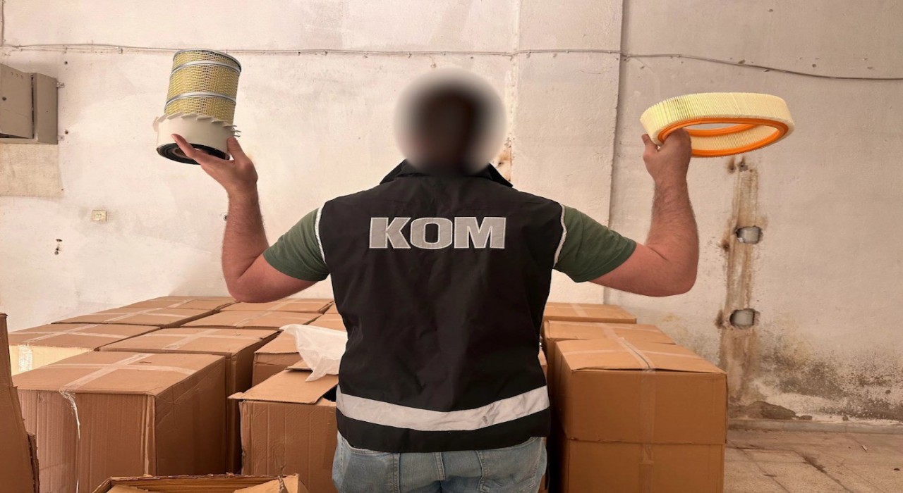 İzmirde 42 milyon lira değerinde kaçak oto yedek parça ve akaryakıt ele geçirildi