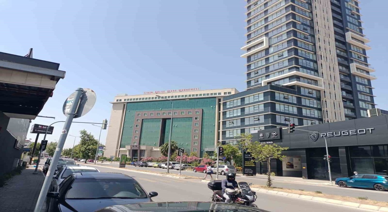 İzmirde adliyede rüşvet operasyonu: İcra müdür yardımcısı ve katip gözaltında