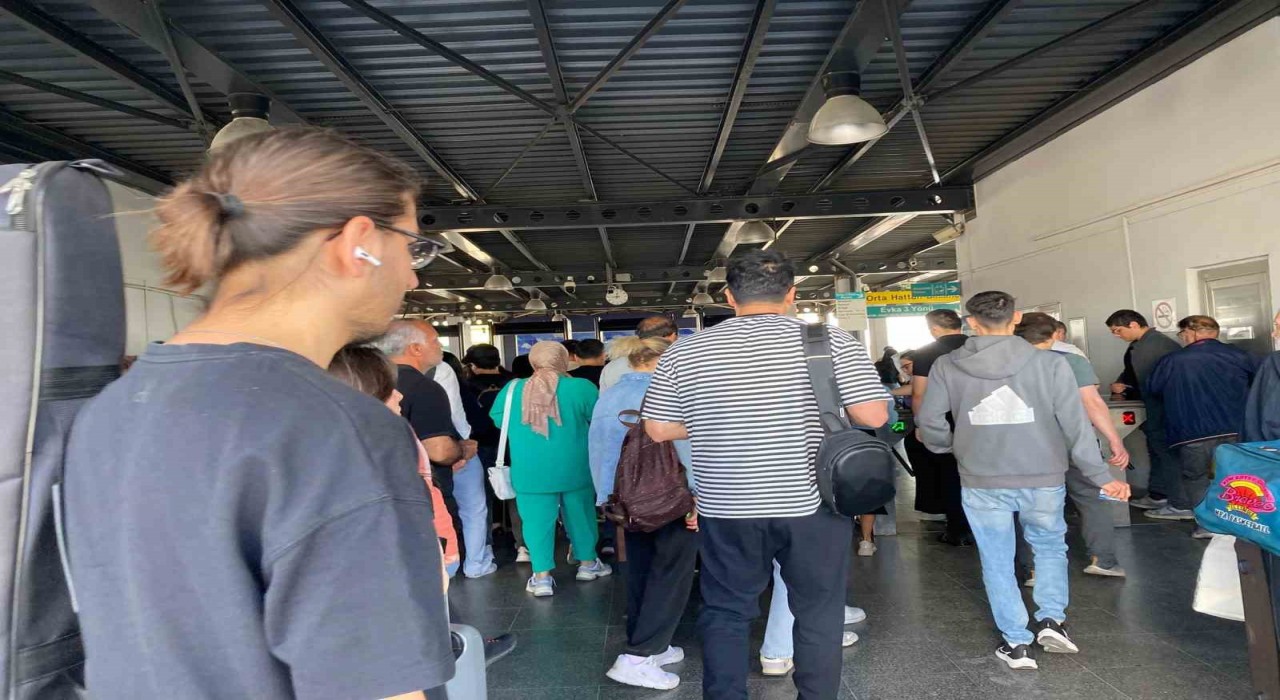 İzmirde grev başladı, ulaşımda aksamalar var