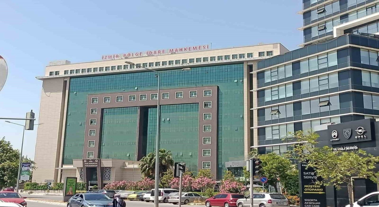 İzmirde rüşvet operasyonu: İcra müdür yardımcısı ve katip tutuklandı