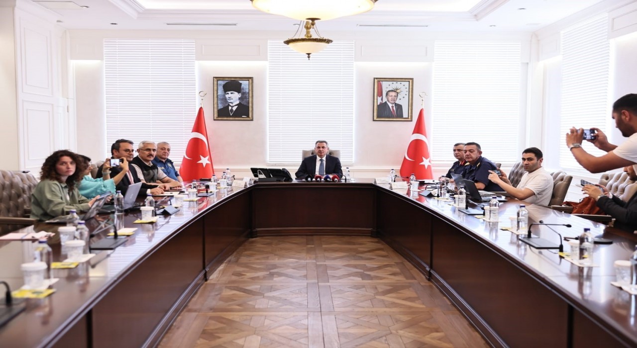 İzmirde yangın riskine karşı ormanlara giriş yasaklandı