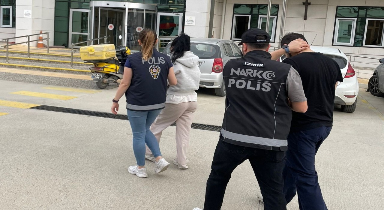 İzmirin turistik ilçelerinde zehir tacirlerine operasyon