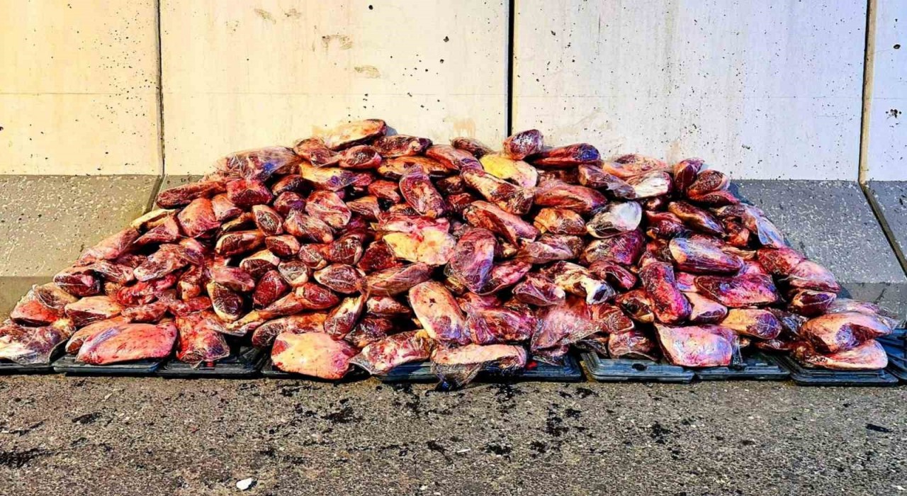 Jandarma 1 ton 700 kilo mühürsüz et ele geçirdi