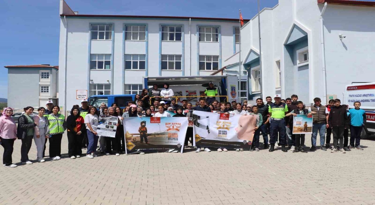 Jandarmadan öğrencilere trafik güvenliği eğitimi