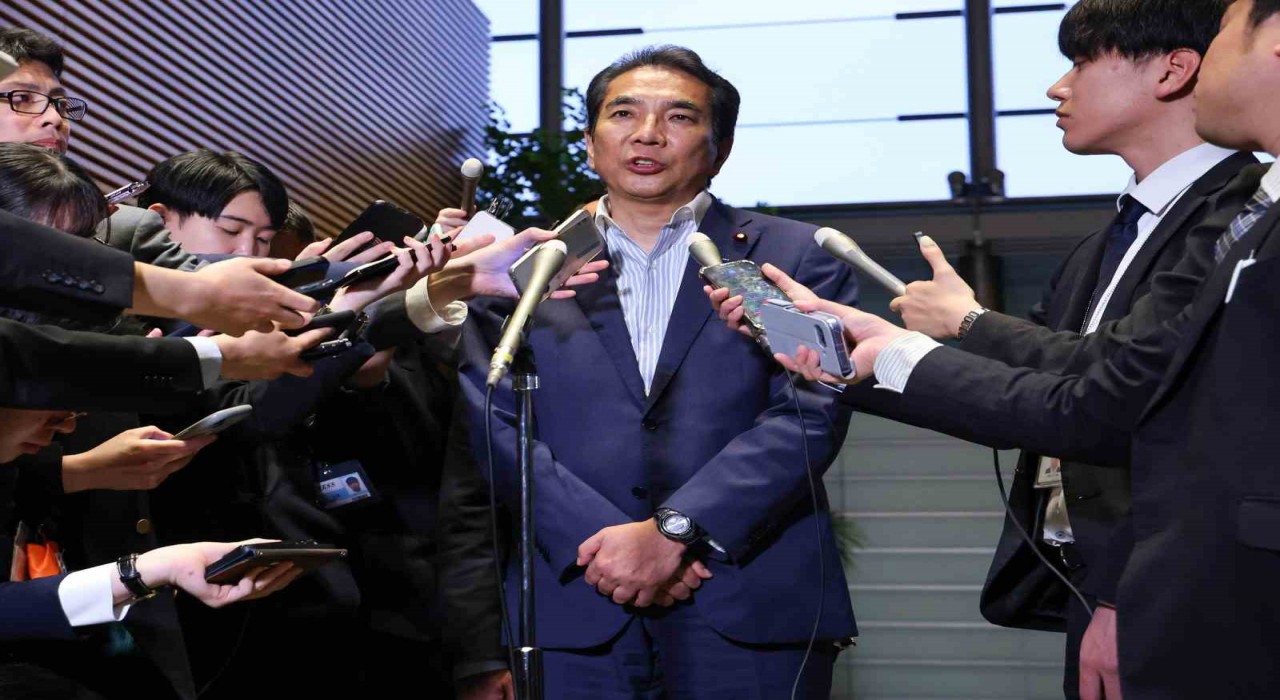 Japon bakan bağışlanan pirinçler sayesinde pirinç satın almadığını söyledi, istifa etti