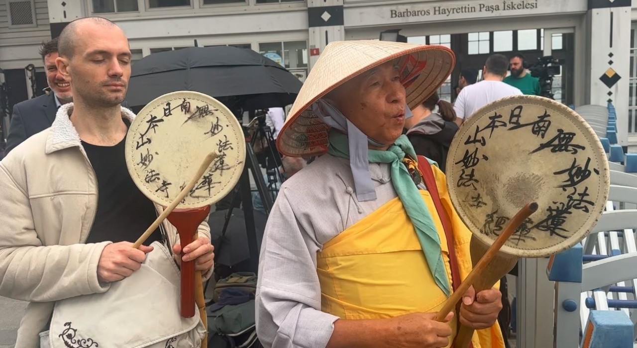 Japon barış elçisi Dolmabahçede dua etti