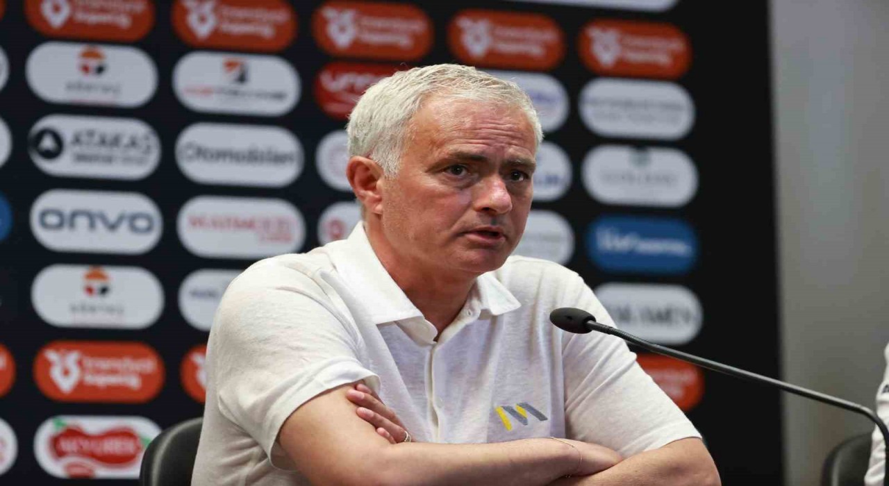 Jose Mourinho: Başkan röportajında benim kalmamı istediğini belirtiyor, kendisi bana güveniyor