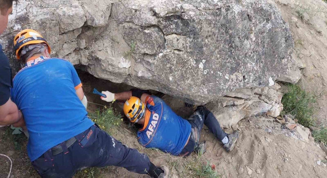 Kaçık kazı yaparken feci şekilde can verdi