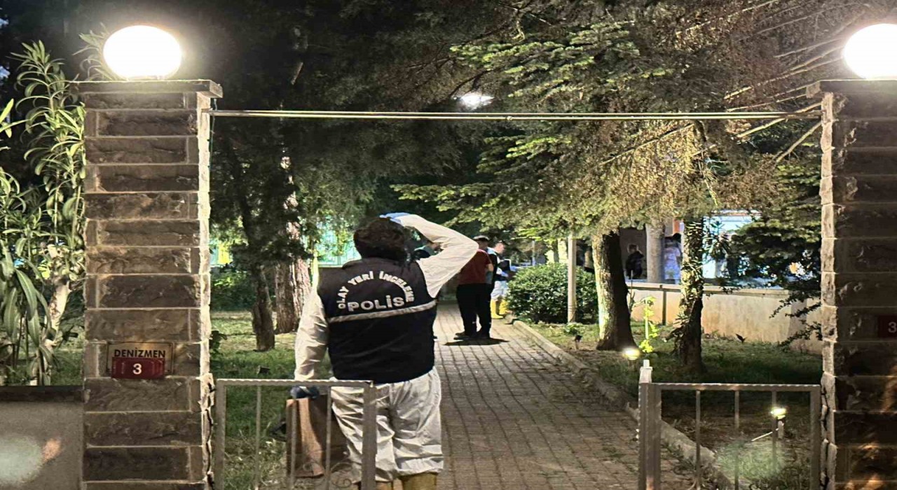 Kadıköyde apartman dairesinde yangın: 1 kişi hayatını kaybetti