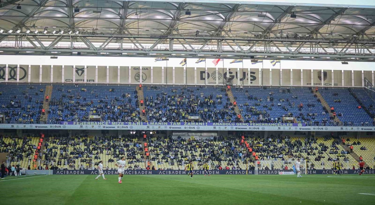Kadıköyde tribünler boş kaldı