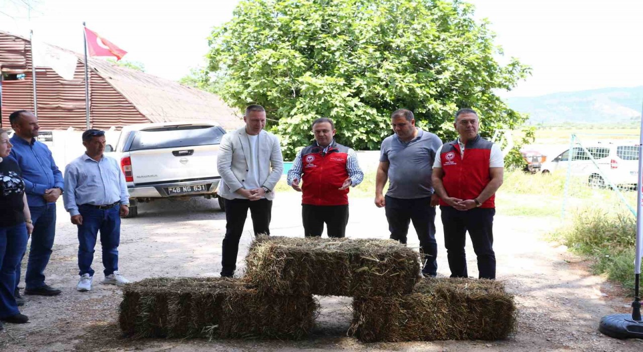 Kadın çiftçilere ‘Saman Balya desteği