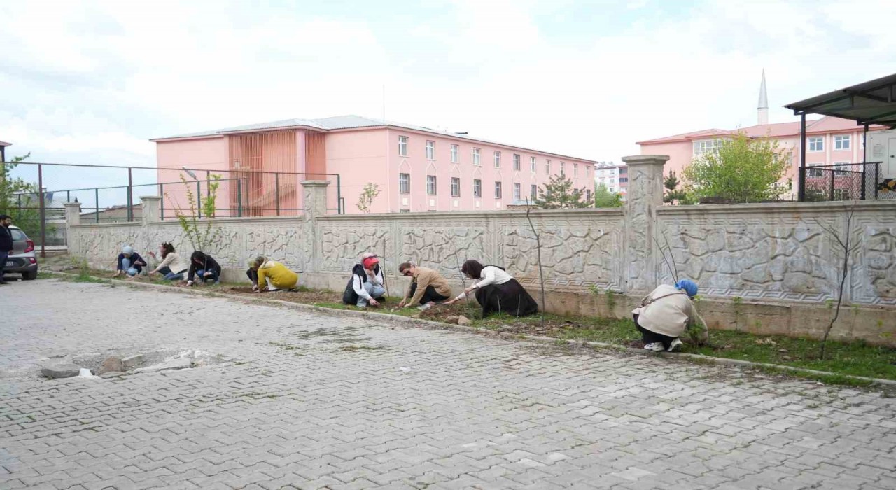 Kadın öğretmenler doğaya nefes oldu