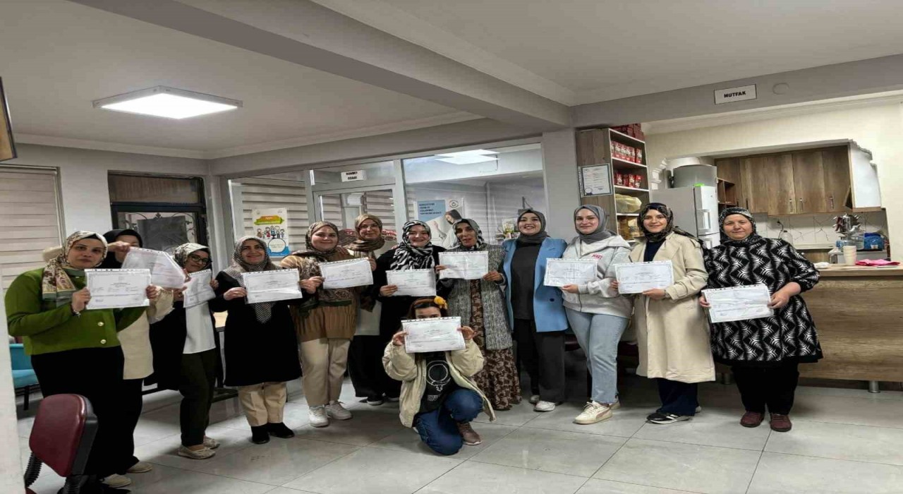 Kadınlara mantar yetiştiriciliği kurusu verildi