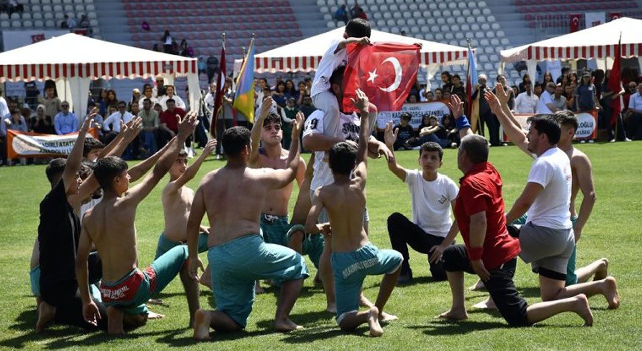 Kadirli ve Toprakkale’de 19 Mayıs Coşkusu: Gençlik Bayramı Törenlerle Kutlandı