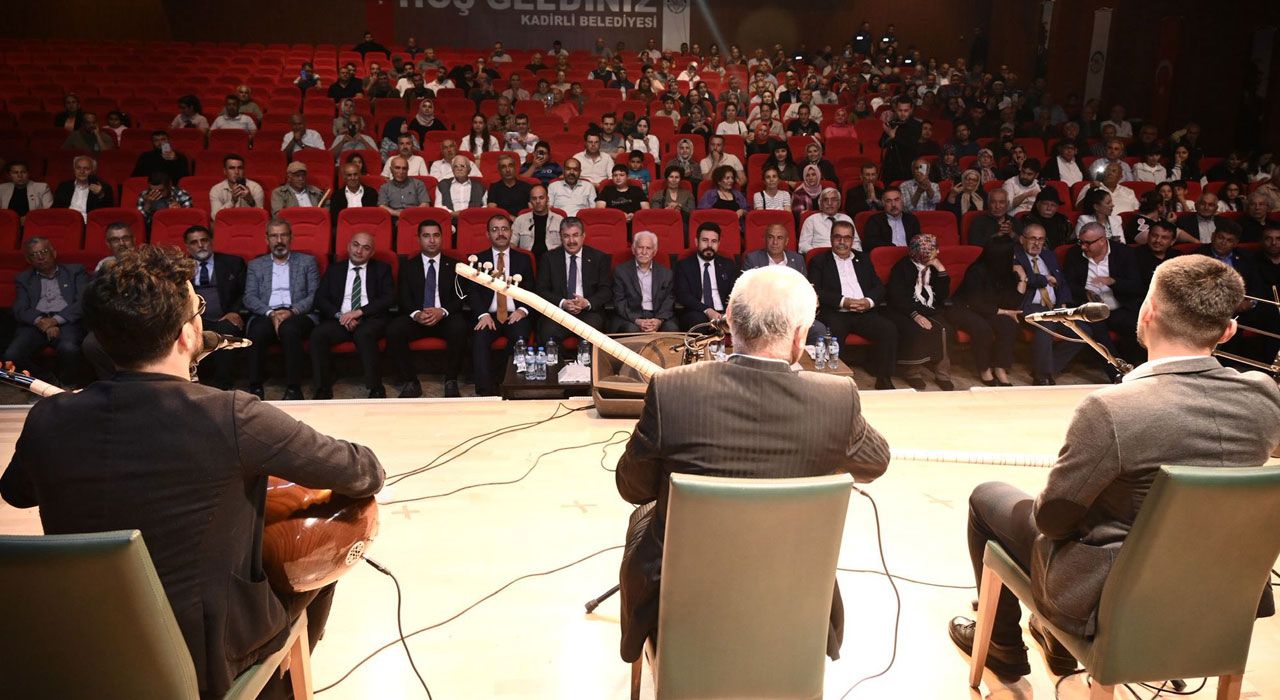 Kadirli'de 15. Âşık Feymani Şenliği Coşkuyla Gerçekleştirildi