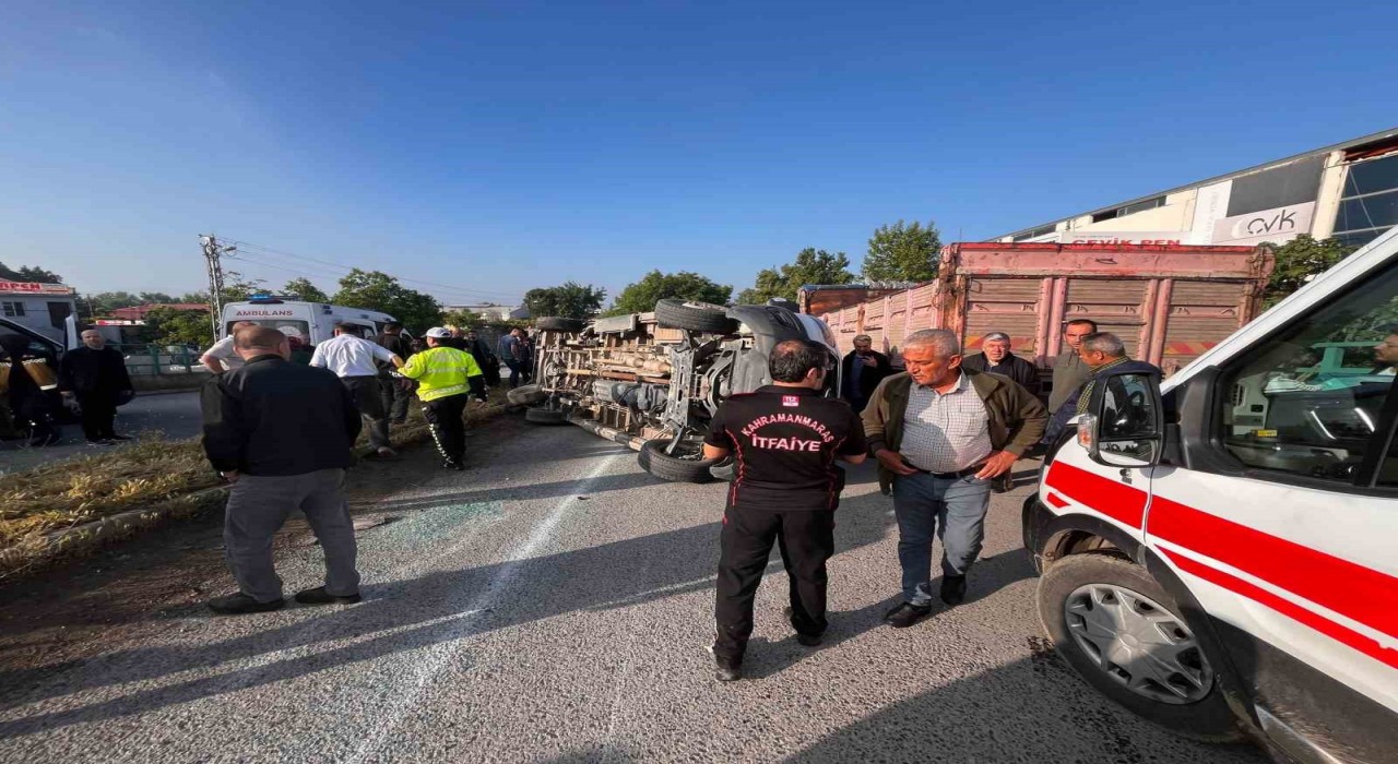 Kahramanmaraşta işçi servisi ile otomobil çarpıştı: 12 yaralı