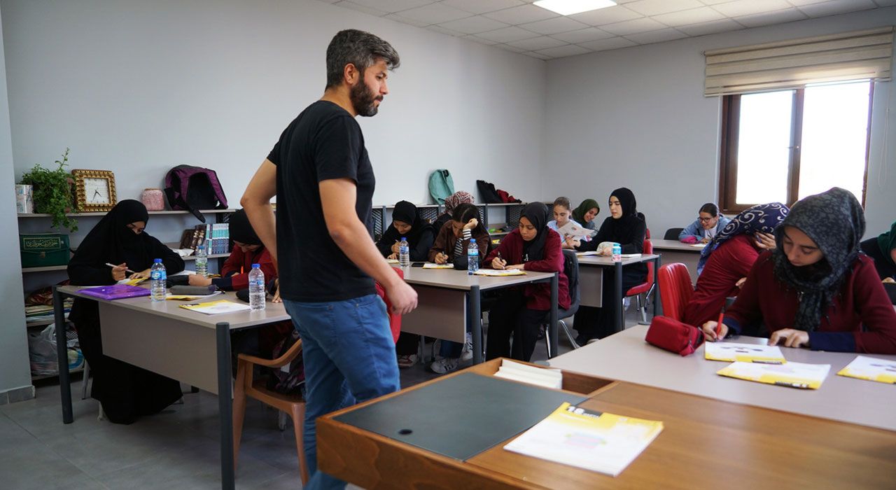 Kahramanmaraş’ta Pusula Maraş Gençlik Merkezi Hizmete Açıldı