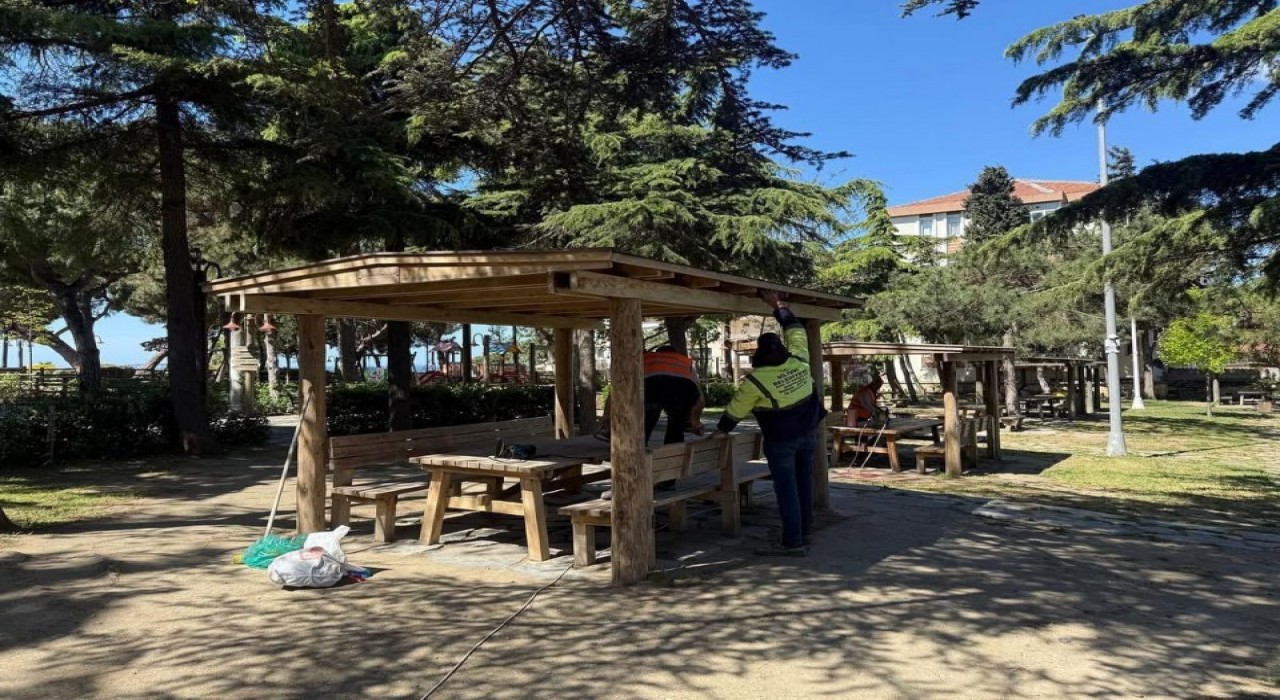 Kalepark Sosyal Tesislerinde kent mobilyalarına bakım ve onarım gerçekleştirildi