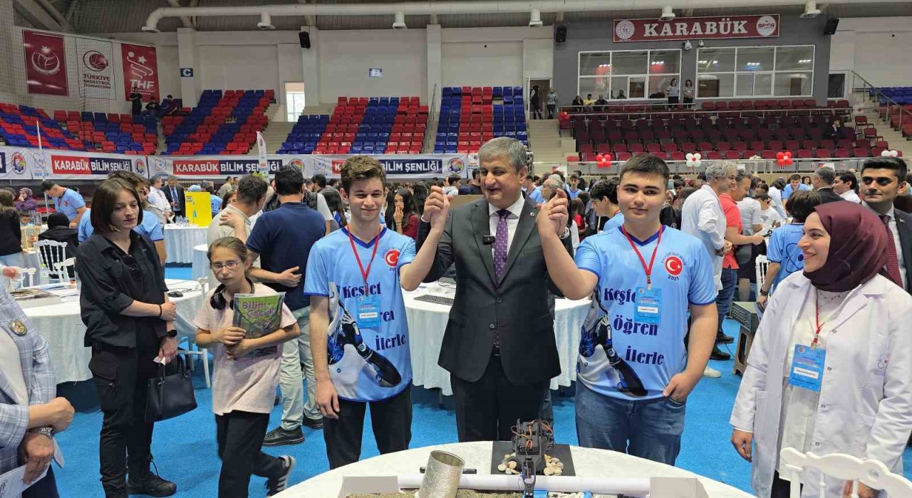 Karabükte 200 öğrenci 65 projeyle yeteneklerini sergiledi