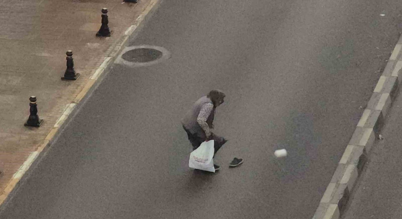 Karabükte fırtına ve yağmur etkili oldu, yollar göle döndü