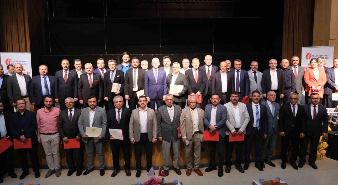 Karamanda vergi rekortmenleri ödüllendirildi