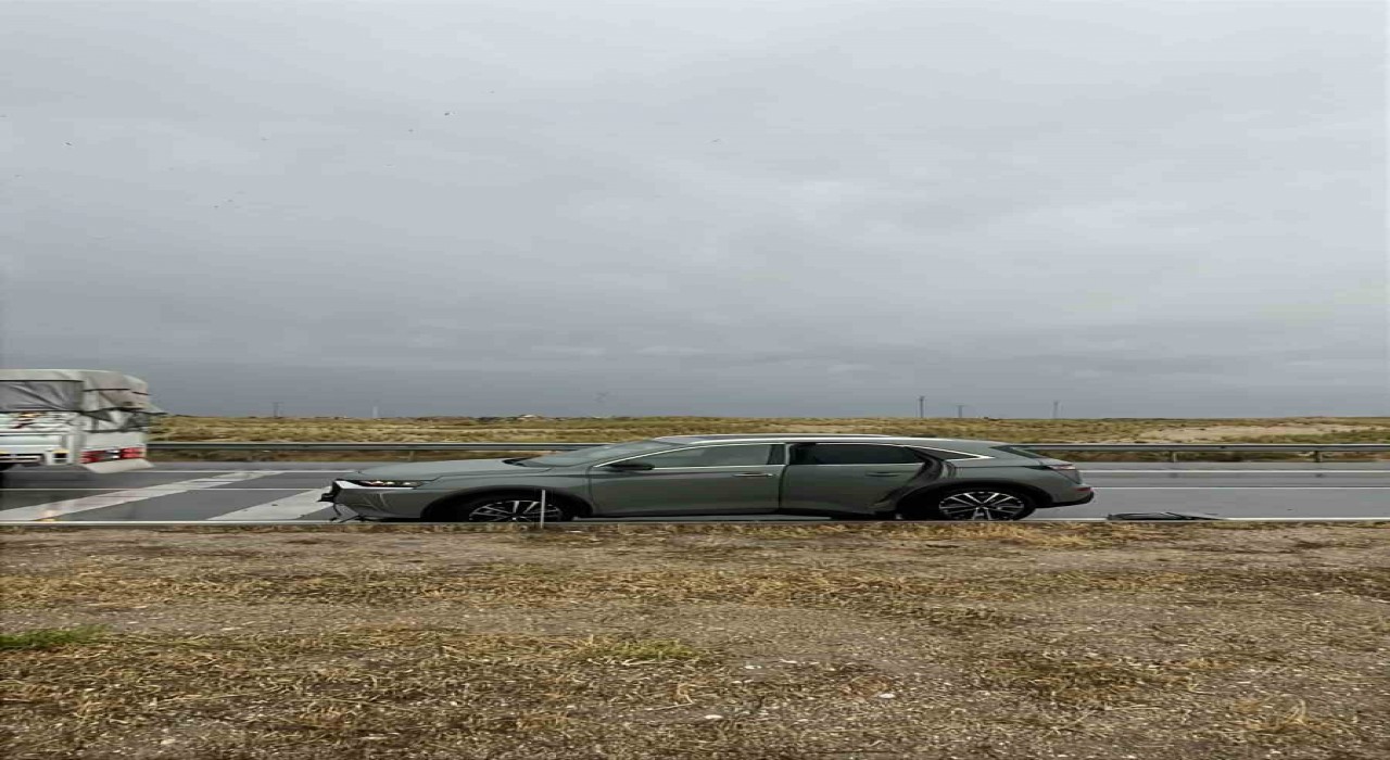 Karapınarda otomobil refüje çarptı: 1 yaralı