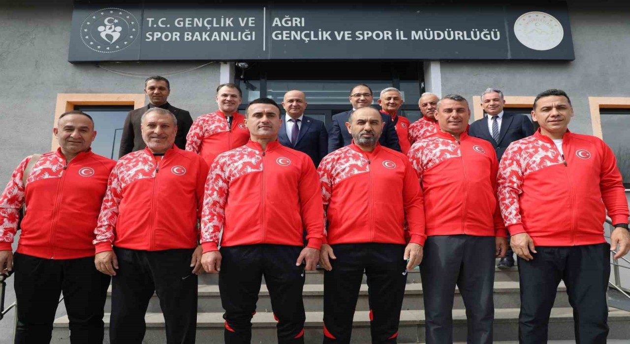 Karate Milli Takımından Çelebiyi Teşekkür Ziyareti
