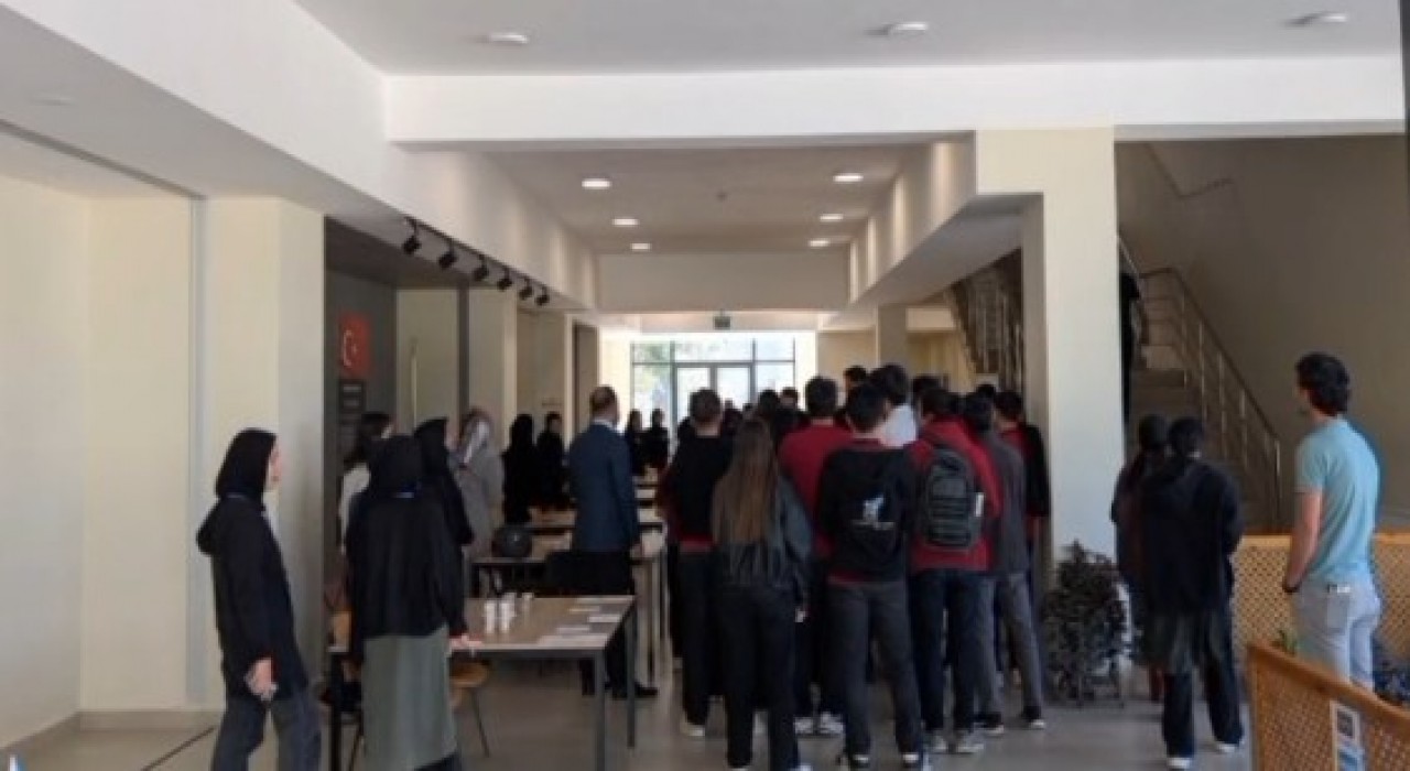 Kariyer Fuarında 15 meslek grubu öğrencilerle buluştu