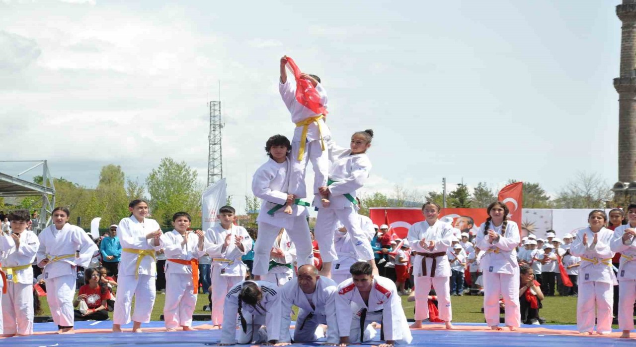 Karsta 19 Mayıs coşkuyla kutlandı