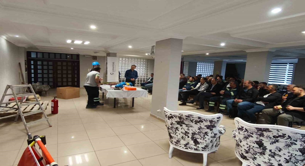 Karsta ‘Bana bir şey olmaz abi oyunu sahnelendi