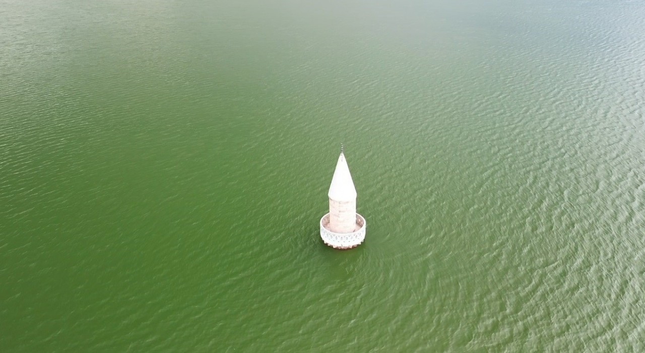 Karsta baraj kapakları kapatıldı, köy sular altında kaldı