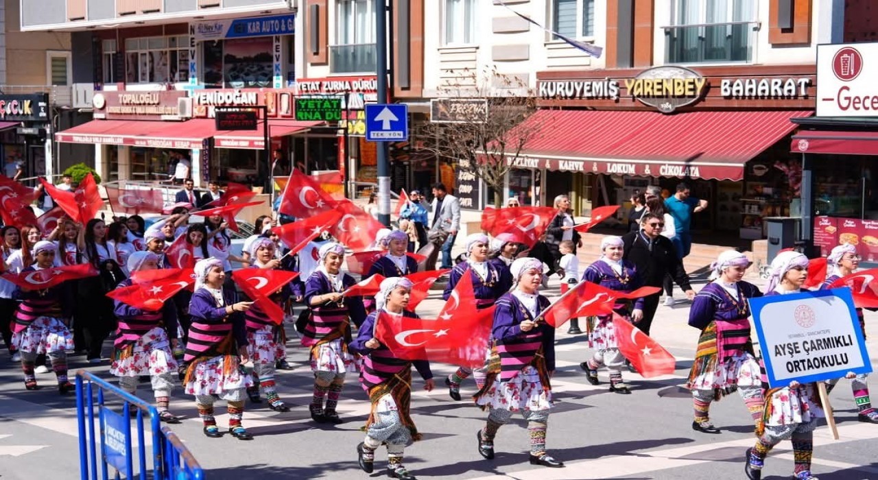 Kartalda 19 Mayıs coşkusu sokaklara taştı