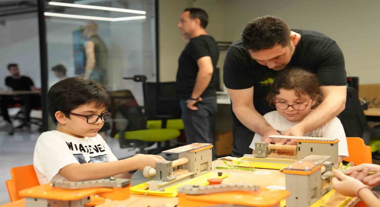 Kartalda bilim ve teknoloji dolu bir gün: ‘Maker Faire Mini panayırı yoğun ilgi gördü