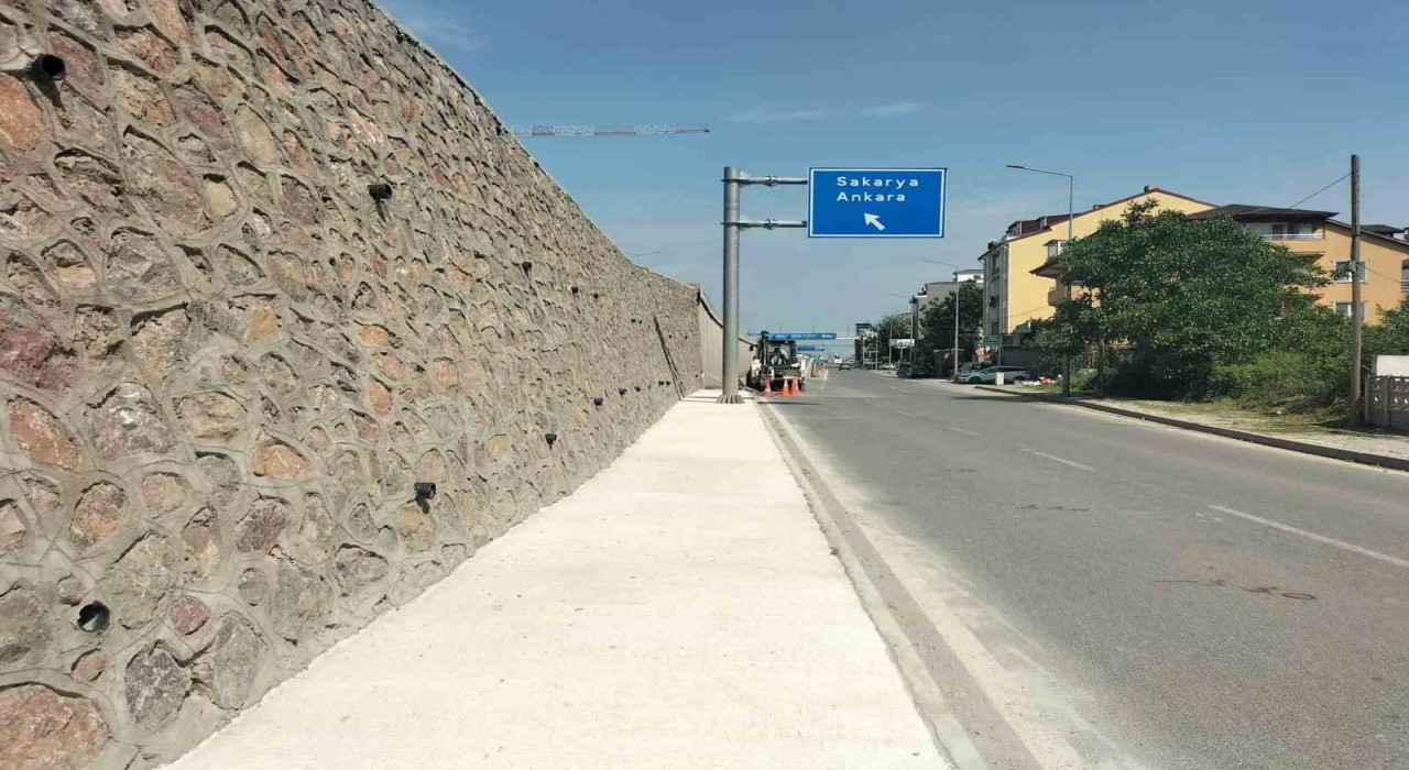 Kartepe İstasyon Mahallesinde yaya kaldırımı tamamlandı