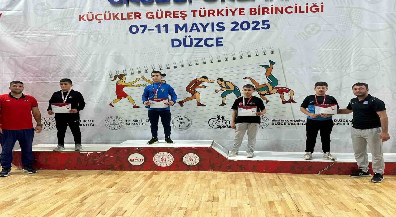 Kartepeli güreşçi Türkiye şampiyonu oldu