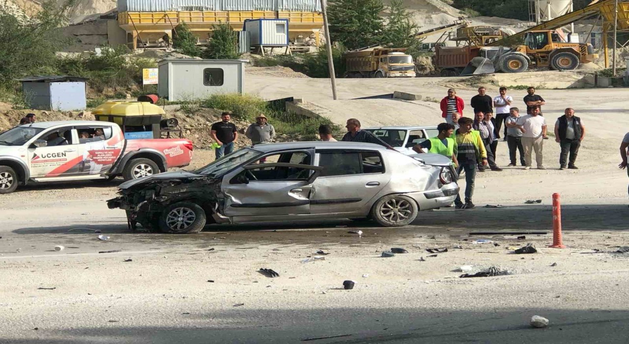 Kastamonuda iki otomobil çarpıştı: 2 yaralı