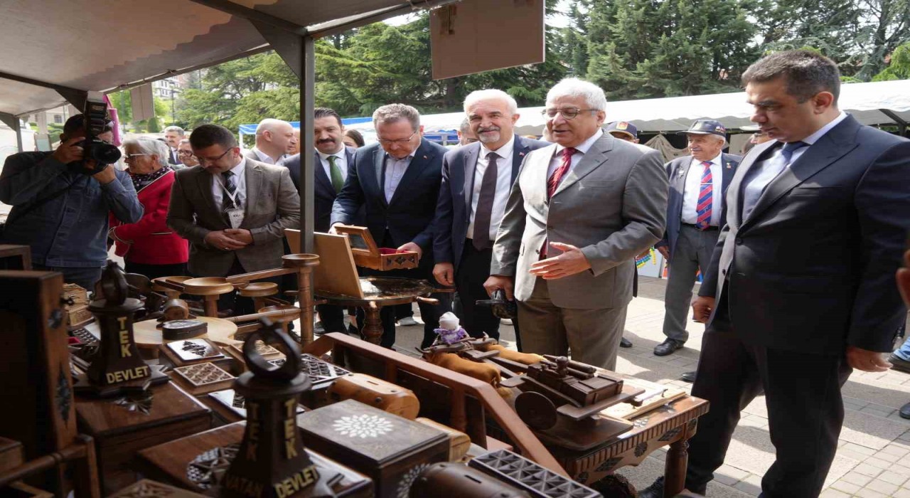 Kastamonuda kursiyerlerin eserleri ve el emeği ürünleri beğeniye sunuldu