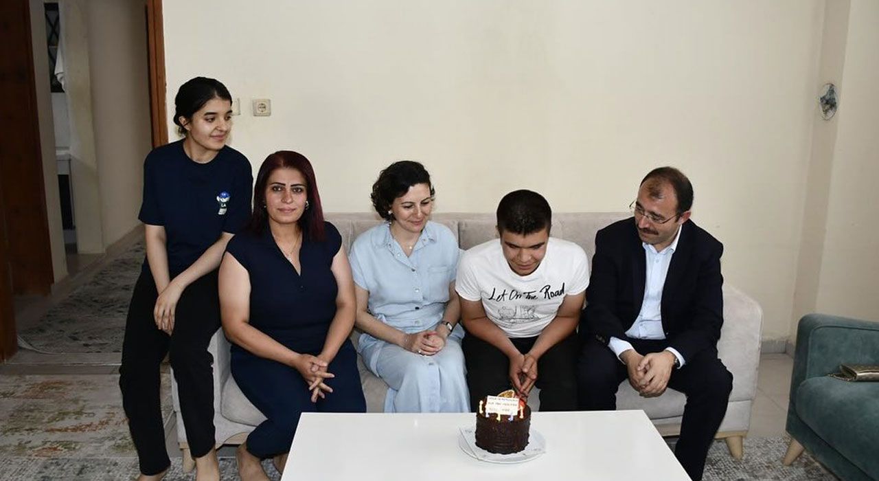 Kaymakam Dolu’dan Anlamlı Ziyaret: Yusuf Mert’in Doğum Gününü Evinde Kutladı