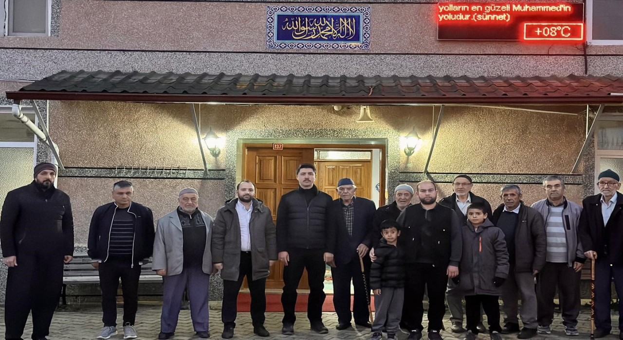 Kaymakam Kahraman, sabah namazında vatandaşlarla buluştu