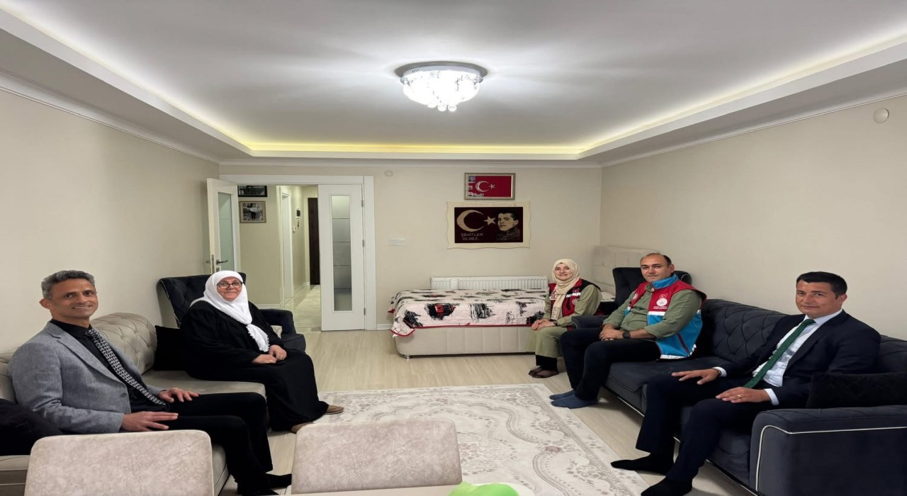 Kaymakam Kayadan şehitlerin annelerine anlamlı ziyaret