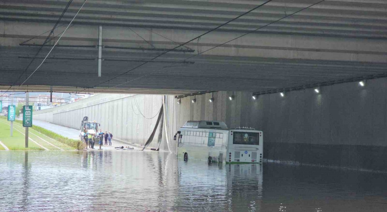 Kayseride sağanağın etkisi gün ağarınca ortaya çıktı