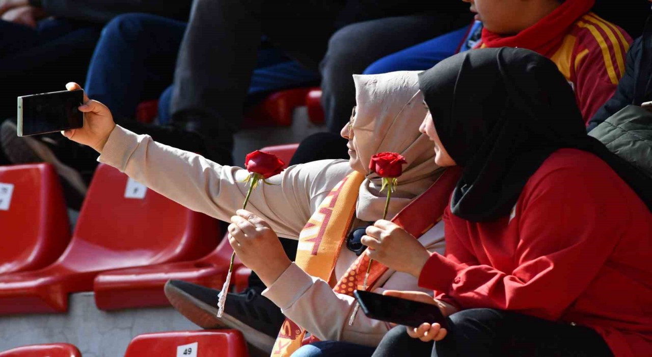 Kayserispordan Anneler Günü jesti