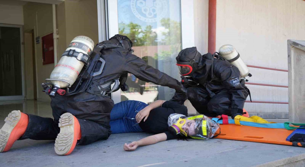 KBRN ve yangın tatbikatı gerçeği aratmadı