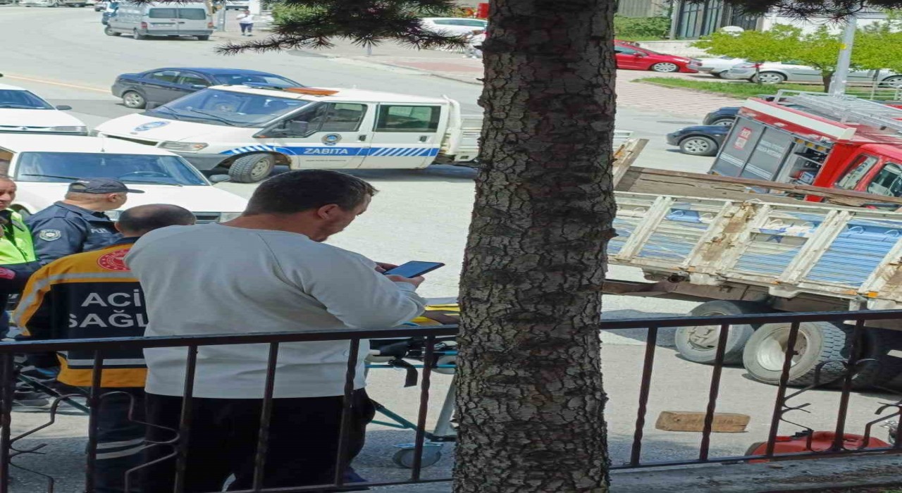 Keçiörende freni boşalan kamyon trafoya çarptı