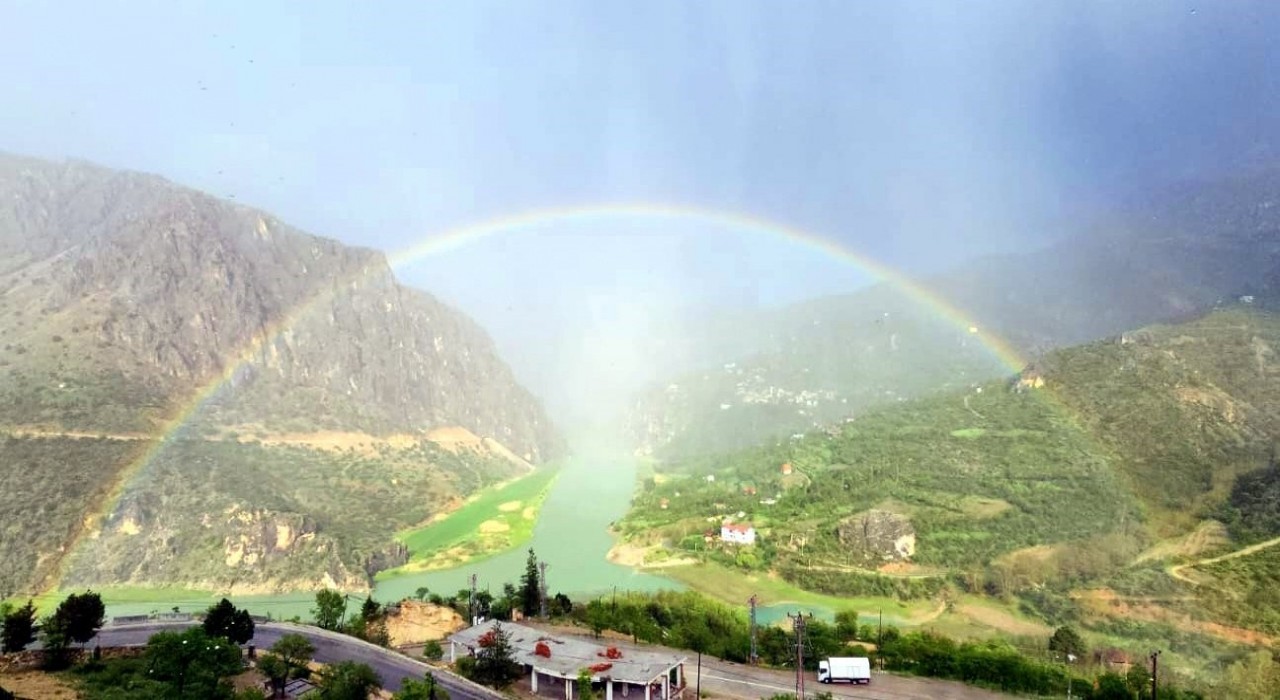 Kemaliyede gökkuşağı görsel şölen oluşturdu