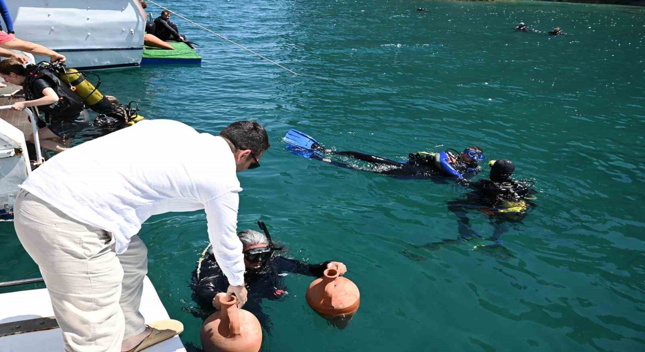 Kemerde Hıdırellez Dalışı renkli görüntülere sahne oldu