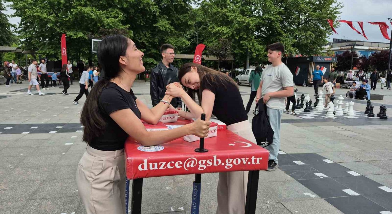 Kent meydanı spor sahasına döndü