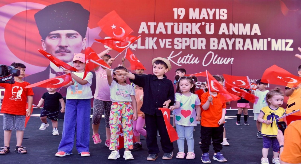 Kepez Belediyesi, Sahne Senin etkinliğiyle gençlere fırsat verdi