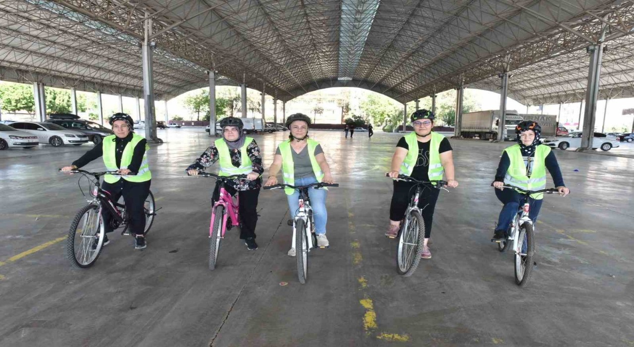 Kepezde bisiklet sürme eğitimleri veriliyor
