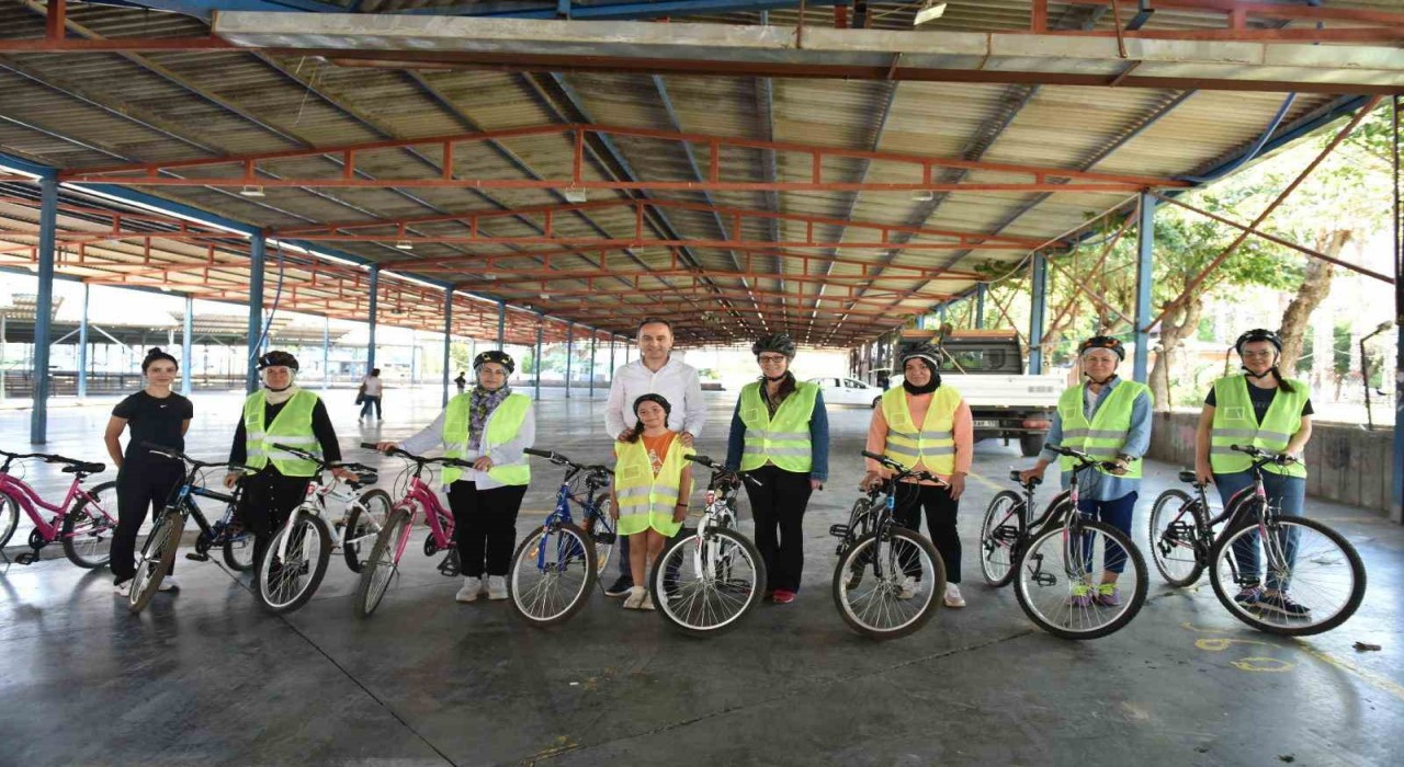 Kepezde kadınlar hayallerine pedal çevirdi